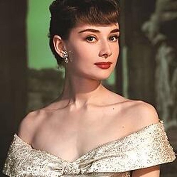 Melissa Hellstern "How to be Lovely - The Audrey Hepburn Way of Life" - Picture 3 of 3